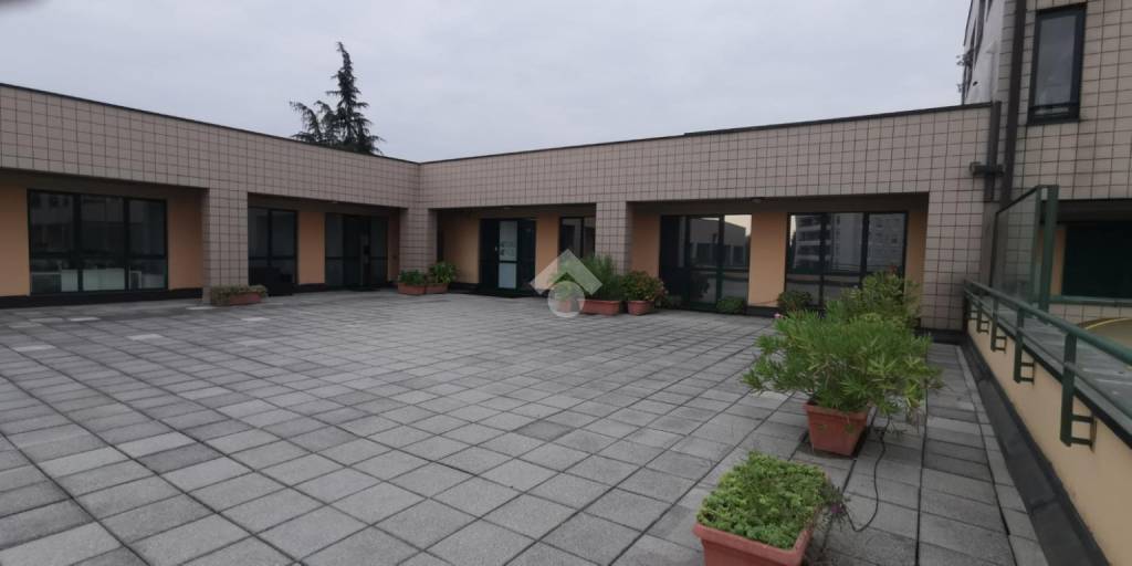 ufficio in vendita a Caronno Pertusella