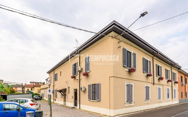 appartamento in vendita a Caronno Pertusella