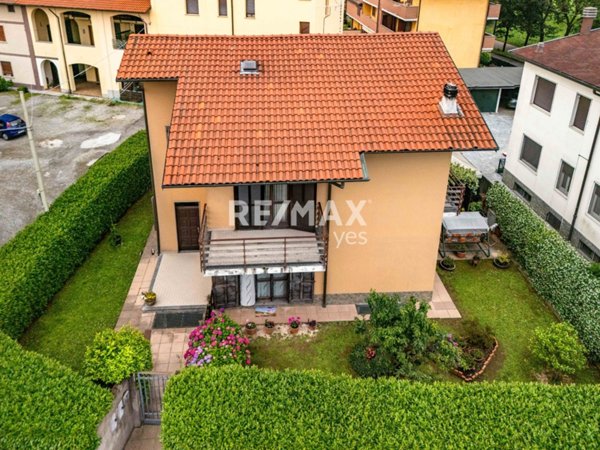 casa indipendente in vendita a Caronno Pertusella