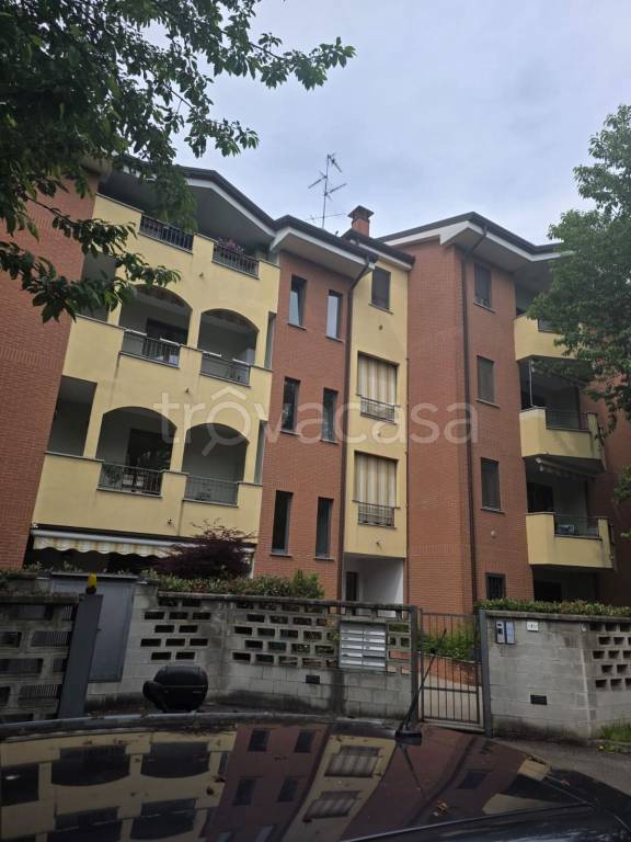 appartamento in vendita a Caronno Pertusella
