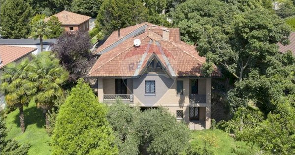 casa indipendente in vendita a Caronno Pertusella
