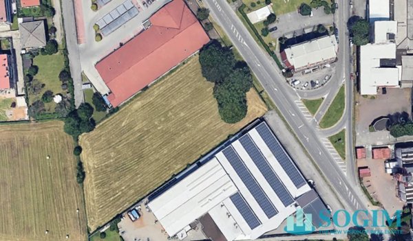 terreno edificabile in vendita a Caronno Pertusella