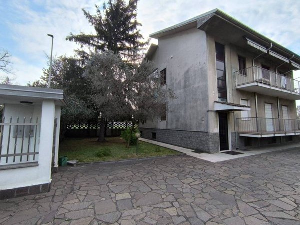 casa indipendente in vendita a Caronno Pertusella