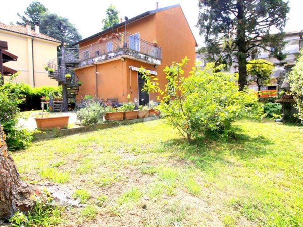casa indipendente in vendita a Caronno Pertusella