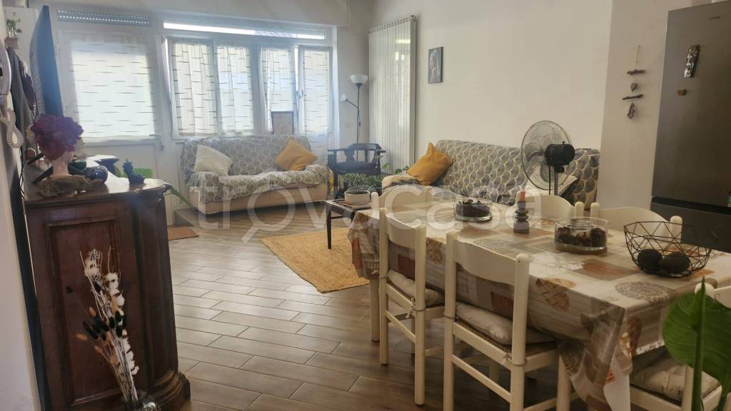 appartamento in vendita a Caronno Pertusella