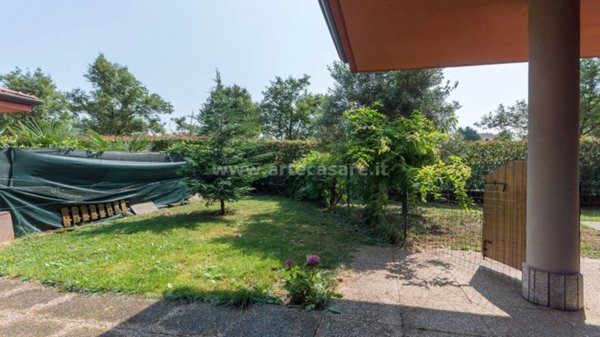 appartamento in vendita a Caronno Pertusella