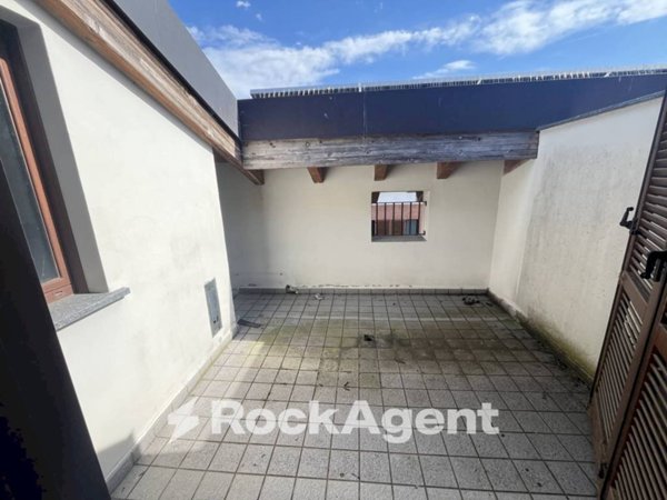 appartamento in vendita a Caronno Pertusella