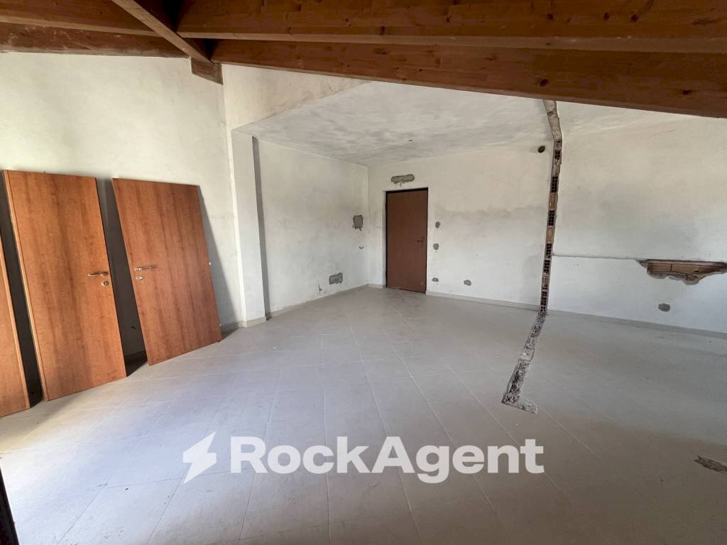 appartamento in vendita a Caronno Pertusella