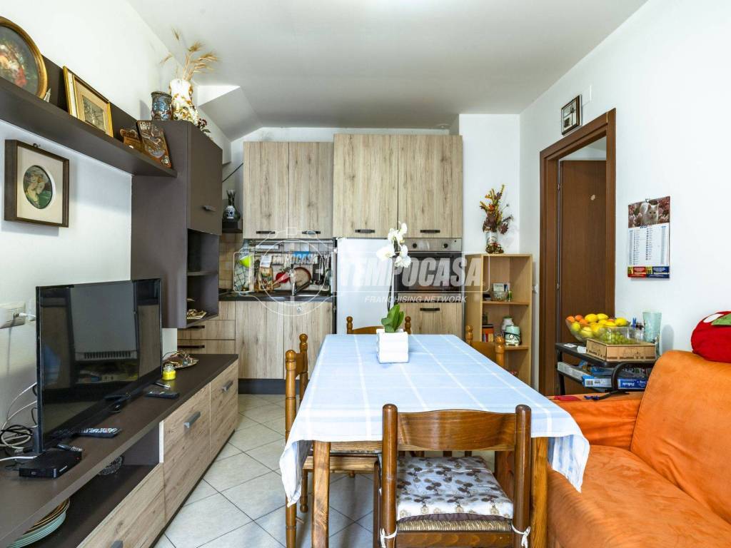 appartamento in vendita a Caronno Pertusella