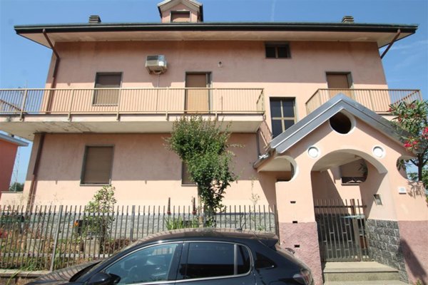 attico in vendita a Caronno Pertusella