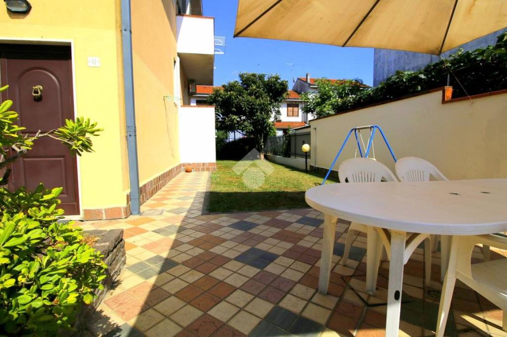 appartamento in vendita a Caronno Pertusella