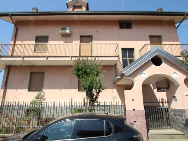 appartamento in vendita a Caronno Pertusella