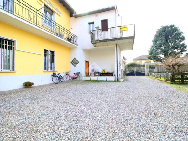 appartamento in vendita a Caronno Pertusella