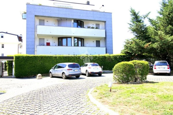 appartamento in vendita a Caronno Pertusella