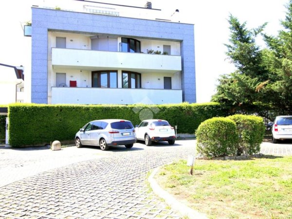 appartamento in vendita a Caronno Pertusella
