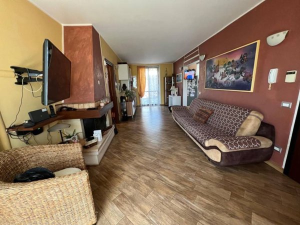casa indipendente in vendita a Caronno Pertusella