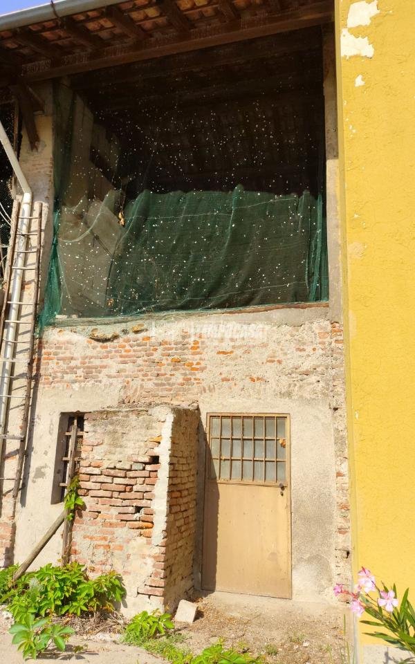 appartamento in vendita a Caronno Pertusella