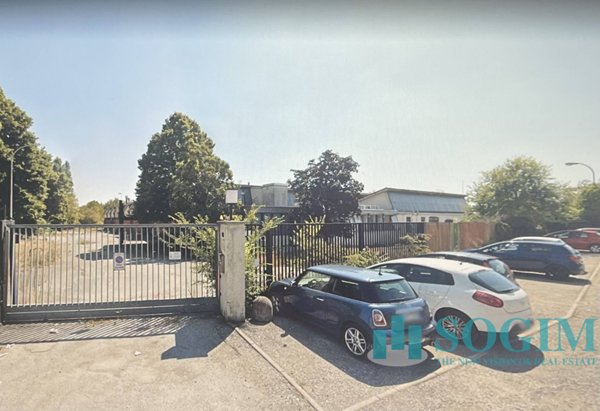 terreno edificabile in vendita a Caronno Pertusella