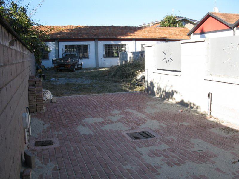 casa indipendente in vendita a Caronno Pertusella
