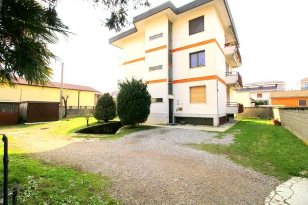 appartamento in vendita a Caronno Pertusella
