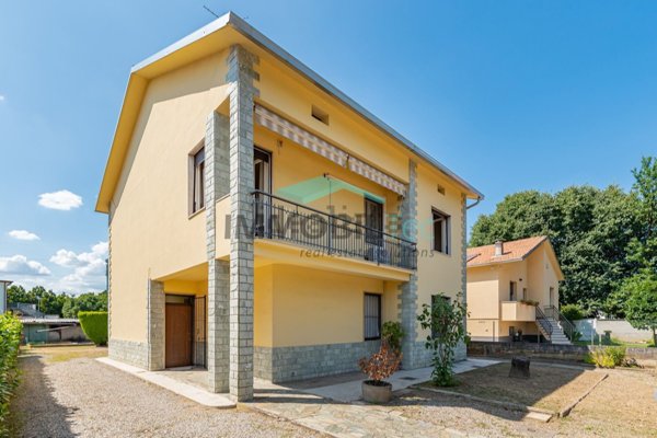 casa indipendente in vendita a Caronno Pertusella