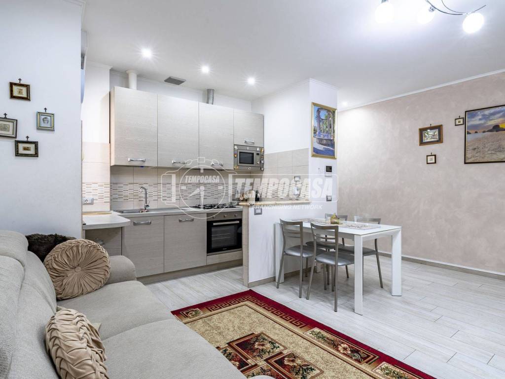 appartamento in vendita a Caronno Pertusella