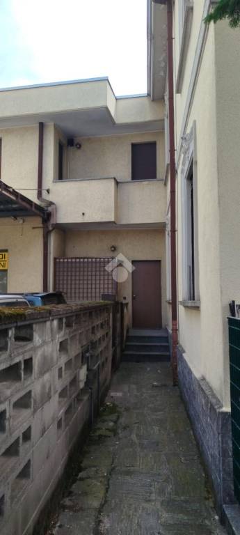 negozio in vendita a Caronno Pertusella