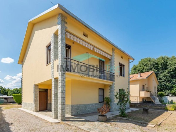 casa indipendente in vendita a Caronno Pertusella
