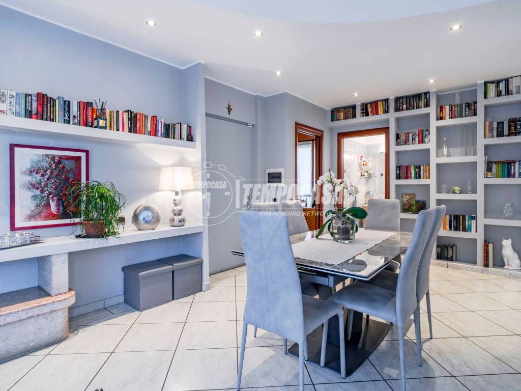 appartamento in vendita a Caronno Pertusella