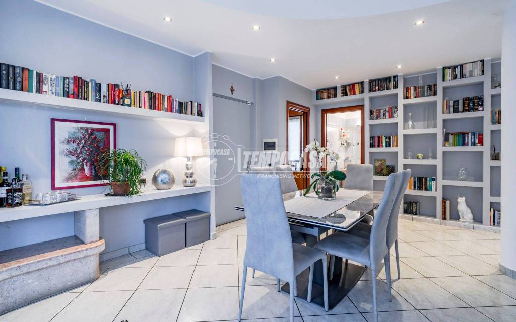 appartamento in vendita a Caronno Pertusella