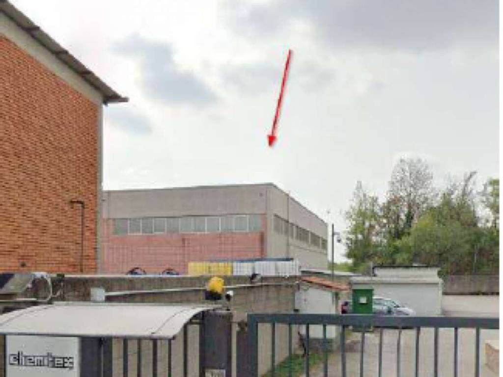 locale commerciale in vendita a Caronno Pertusella