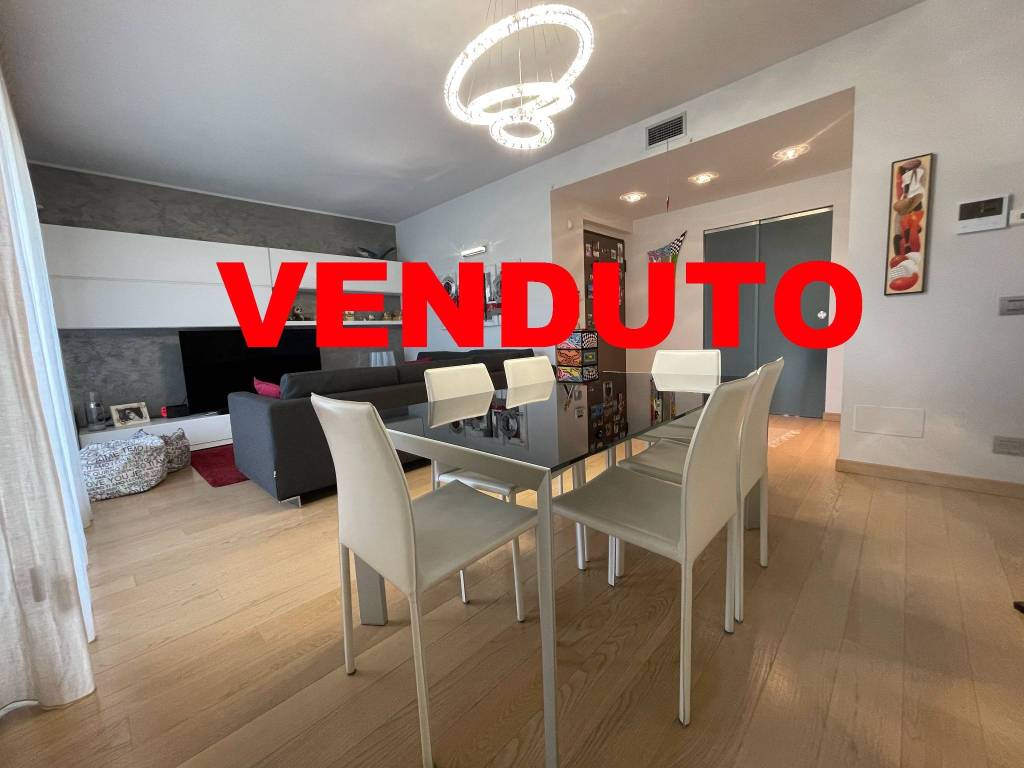 appartamento in vendita a Caronno Pertusella