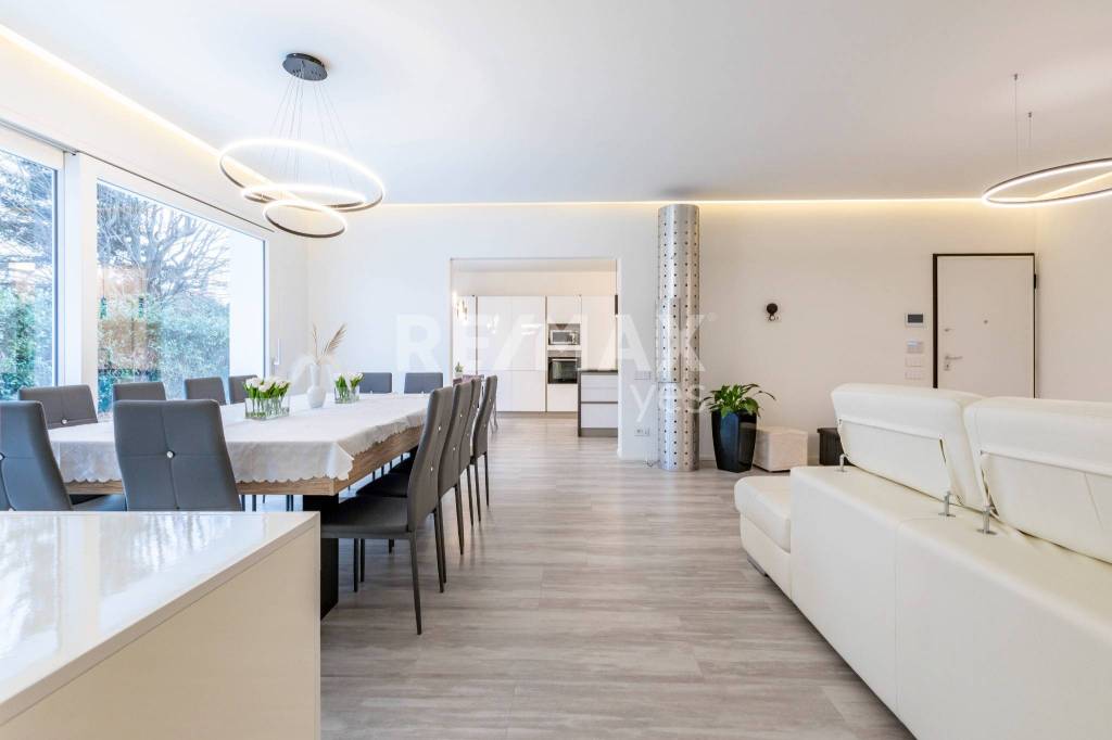 casa indipendente in vendita a Caronno Pertusella
