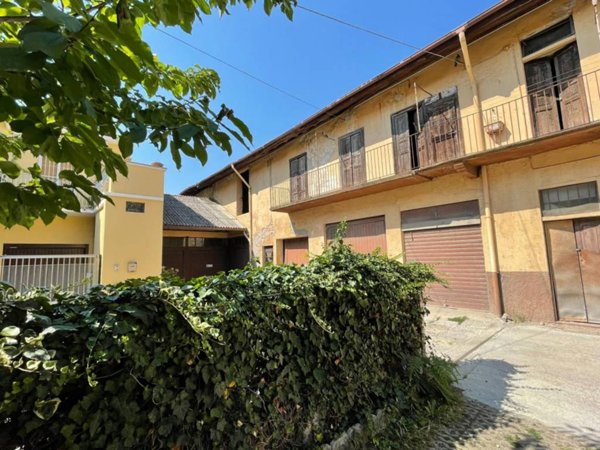 casa indipendente in vendita a Caronno Pertusella