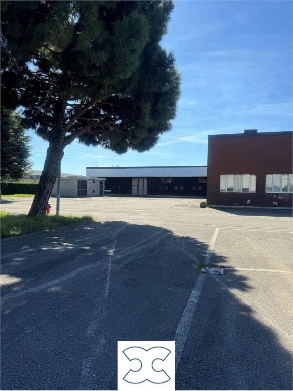 capannone in vendita a Caronno Pertusella