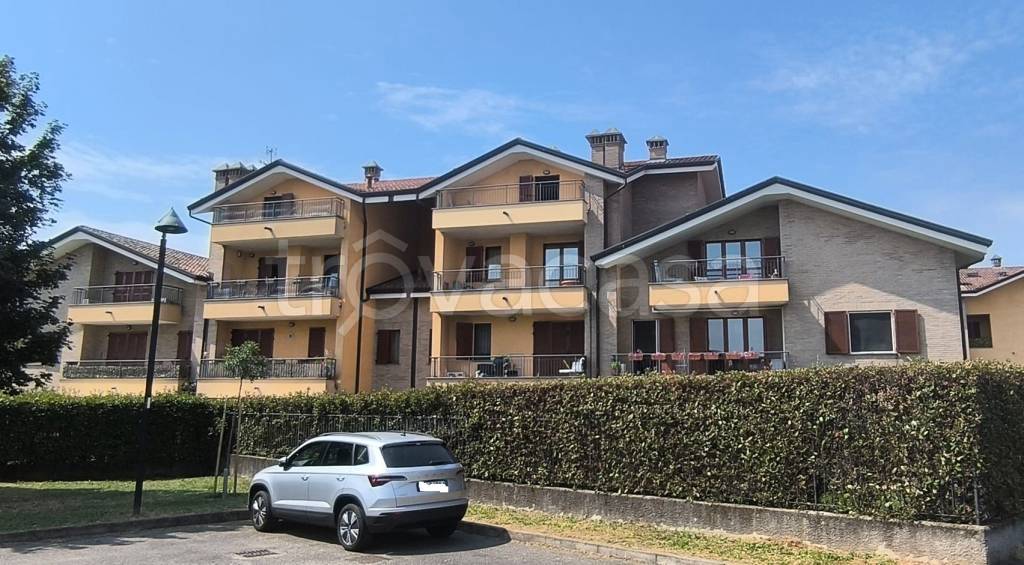 appartamento in vendita a Caronno Pertusella