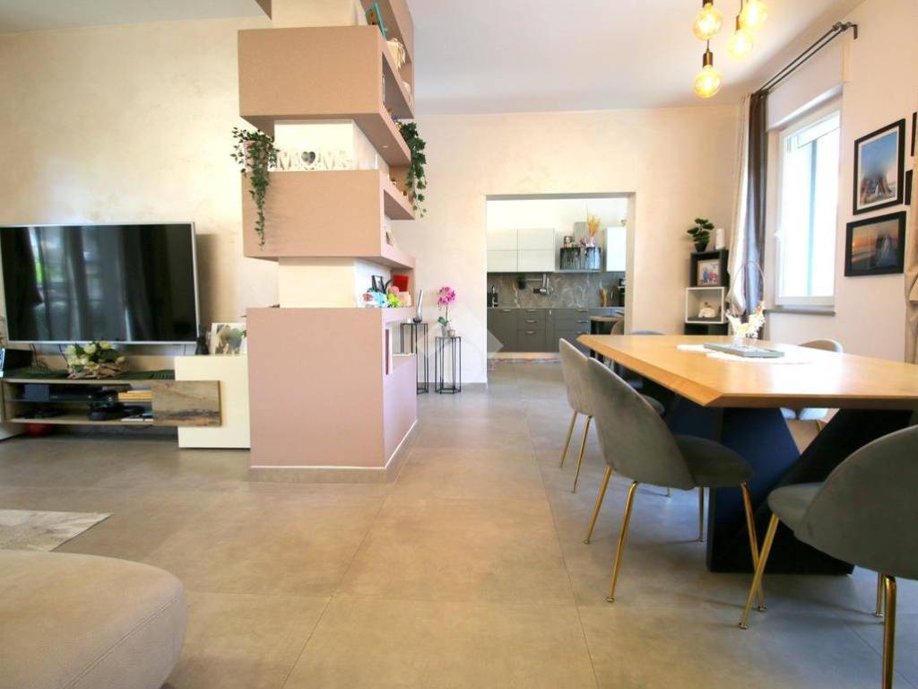 casa indipendente in vendita a Caronno Pertusella