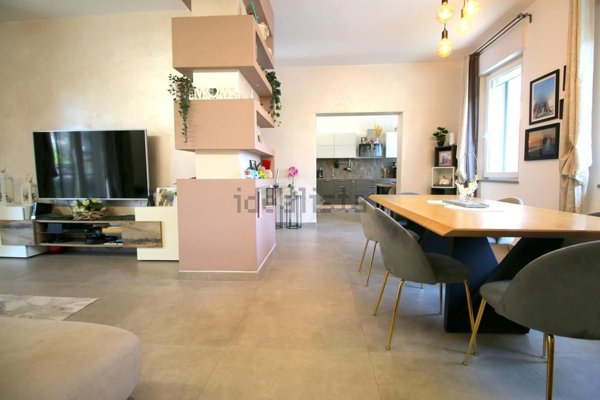 casa indipendente in vendita a Caronno Pertusella