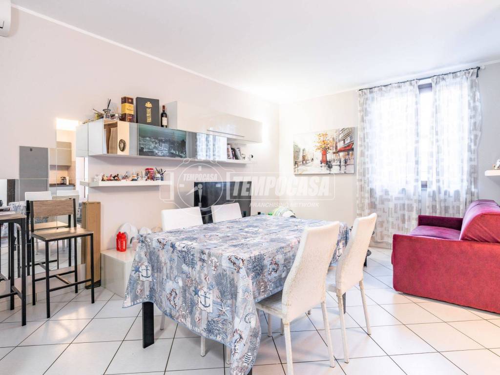 appartamento in vendita a Caronno Pertusella