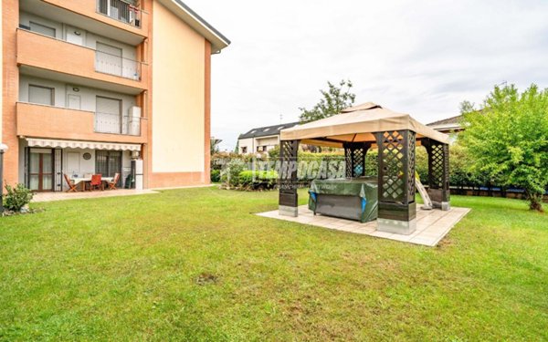 appartamento in vendita a Caronno Pertusella