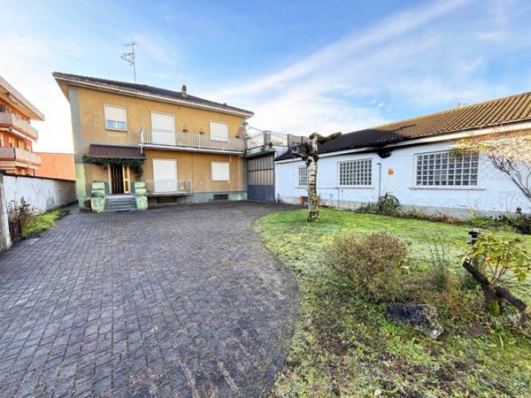 casa indipendente in vendita a Caronno Pertusella