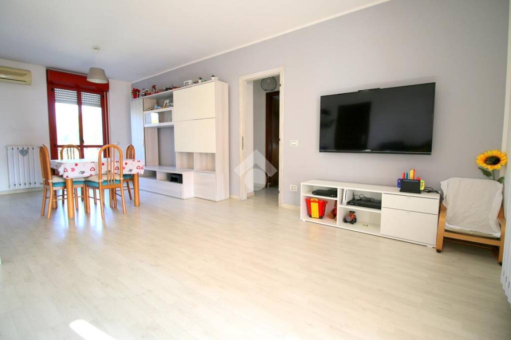 appartamento in vendita a Caronno Pertusella