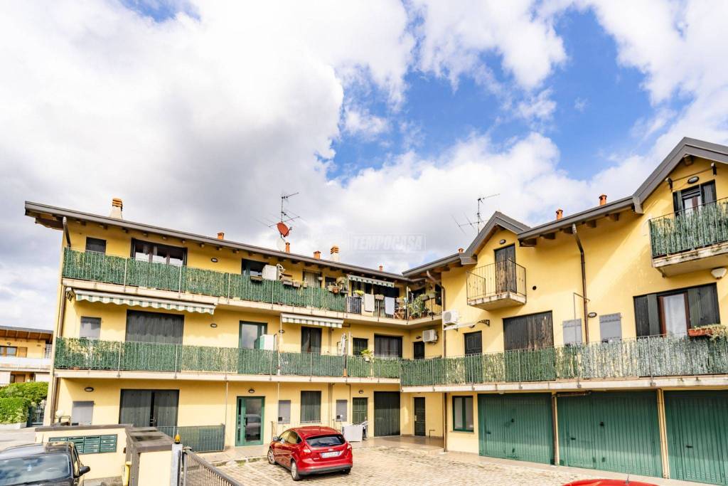 appartamento in vendita a Caronno Pertusella
