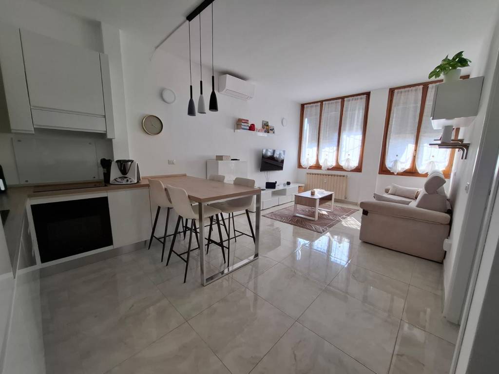 appartamento in vendita a Caronno Pertusella