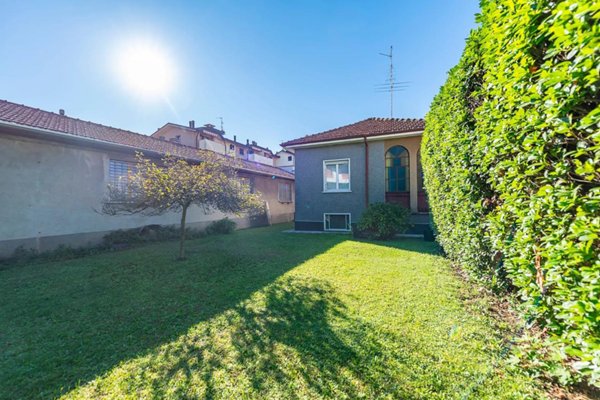 casa indipendente in vendita a Caronno Pertusella