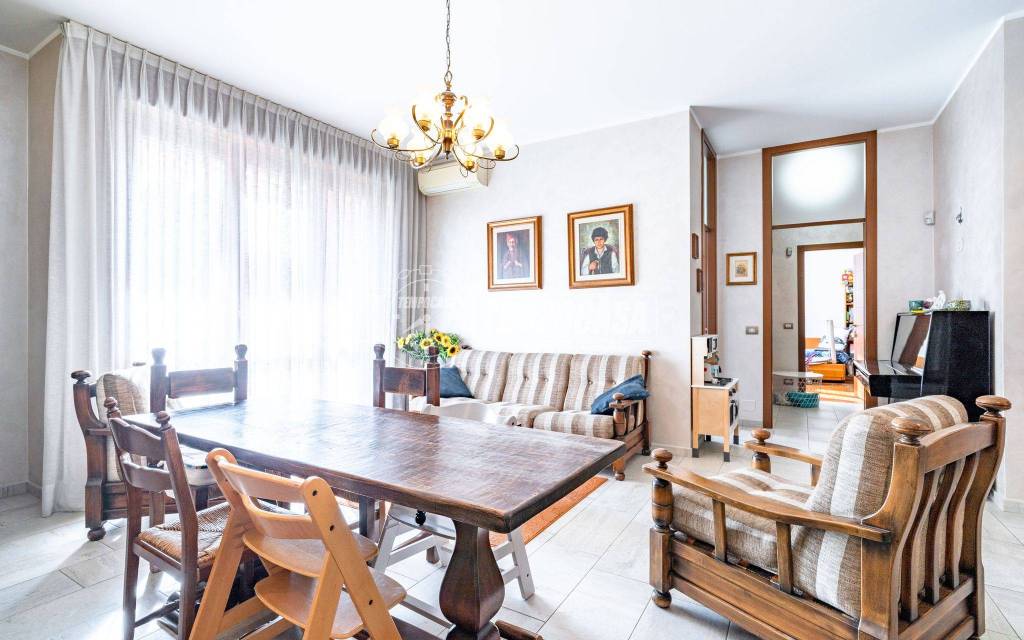 appartamento in vendita a Caronno Pertusella