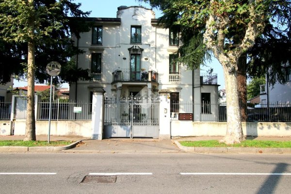 appartamento in vendita a Caronno Pertusella