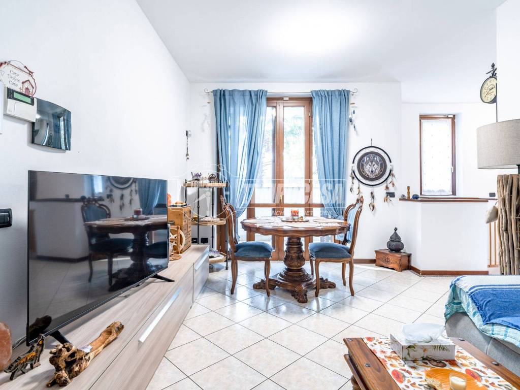 appartamento in vendita a Caronno Pertusella