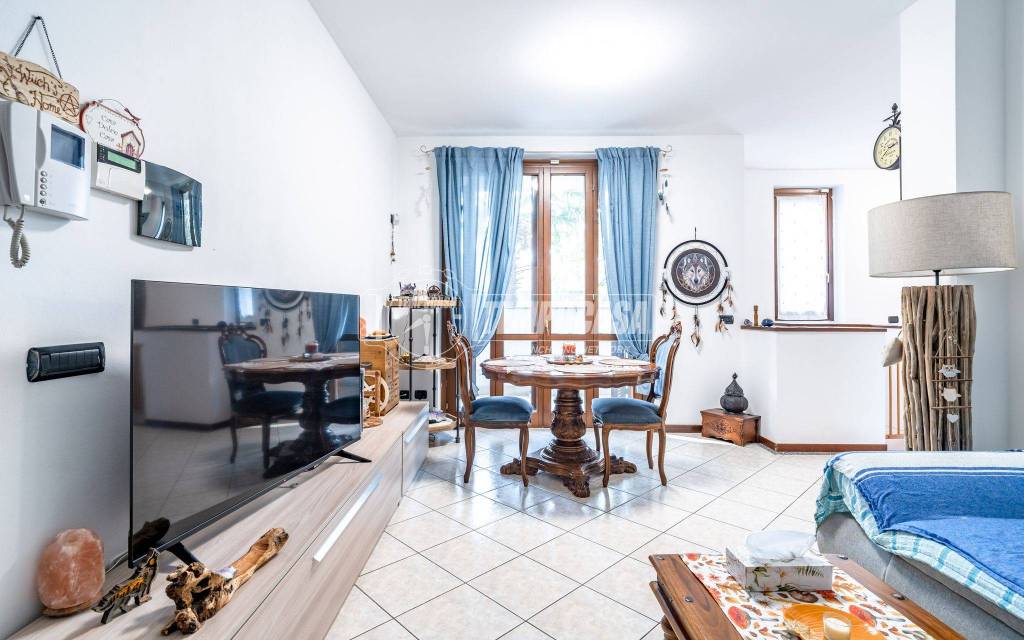 appartamento in vendita a Caronno Pertusella