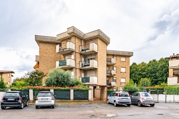 appartamento in vendita a Caronno Pertusella